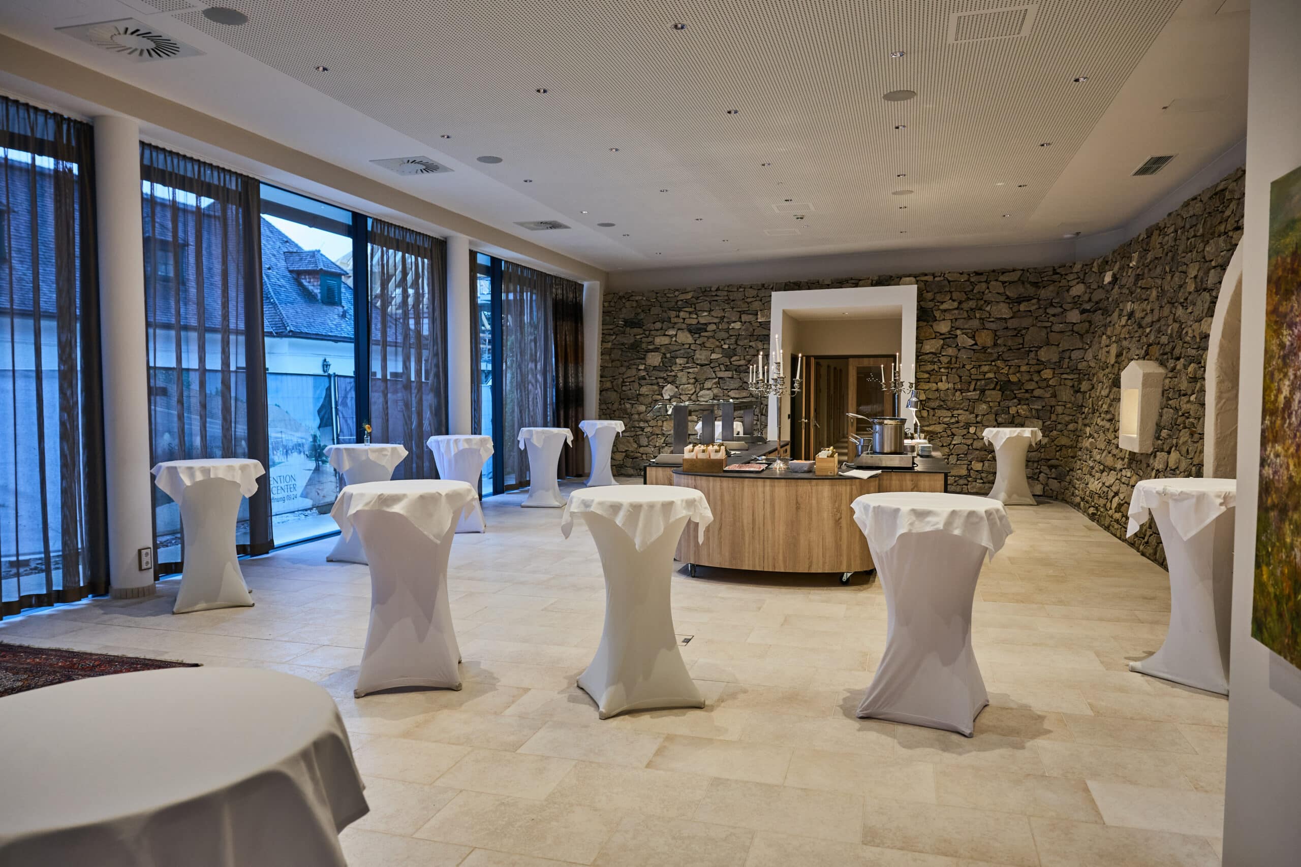 Eventlocation mit Foyer für Pausen und Networking Networking-Bereich für Business-Events in Eventlocation, Seminarpause und Business Lunch im Schloss Luberegg