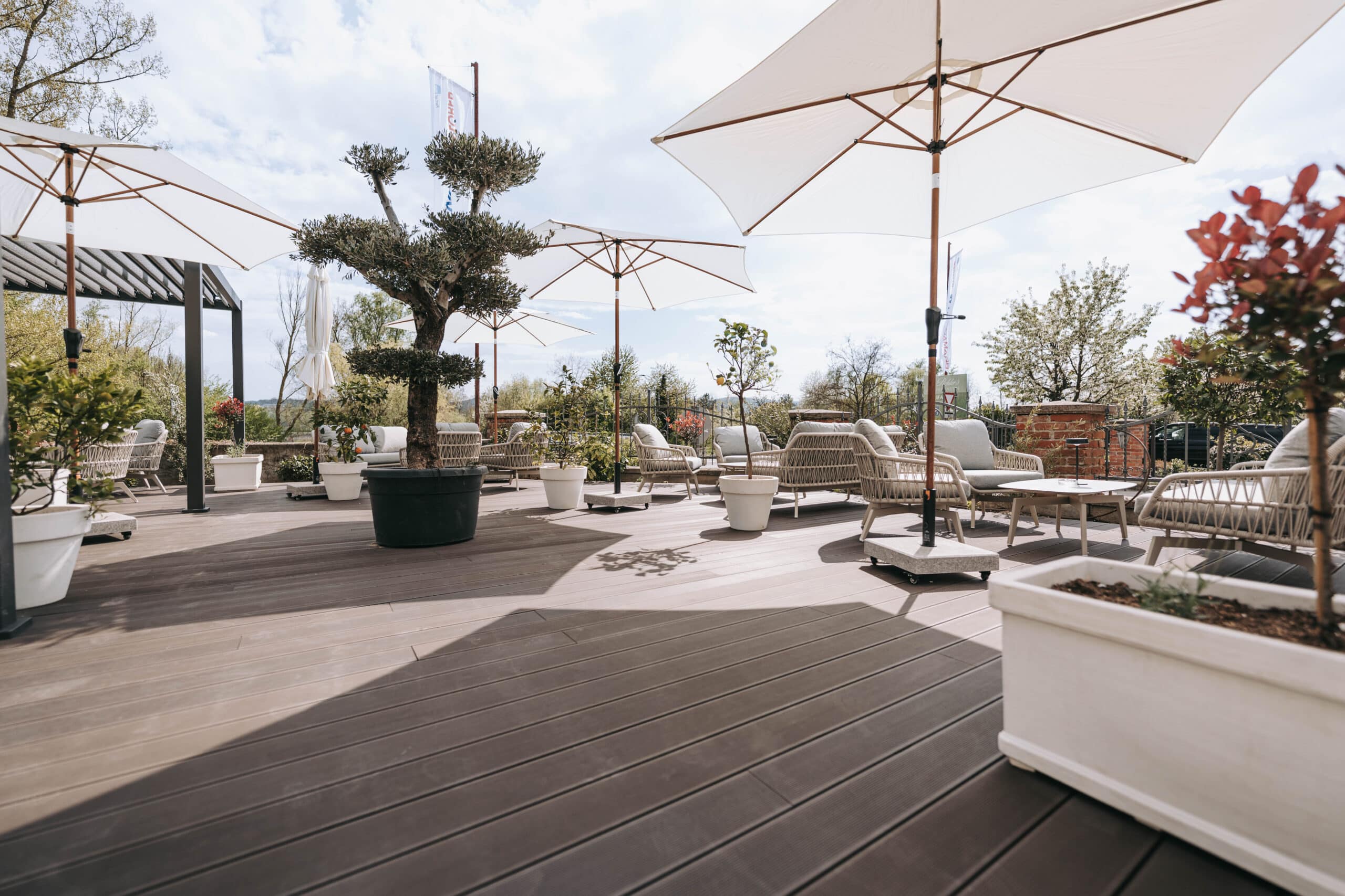 Terrasse Sommerlounge Schlosserei (c) Miku Media (1)